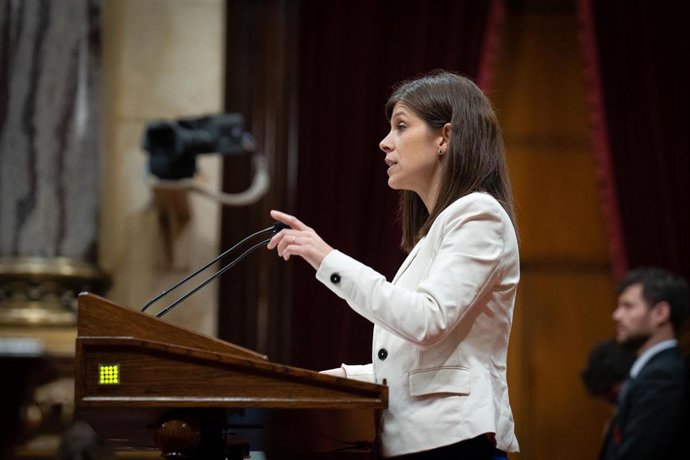 La portavoz y secretaria general adjunta de ERC, Marta Vilalta, interviene en el Parlament.