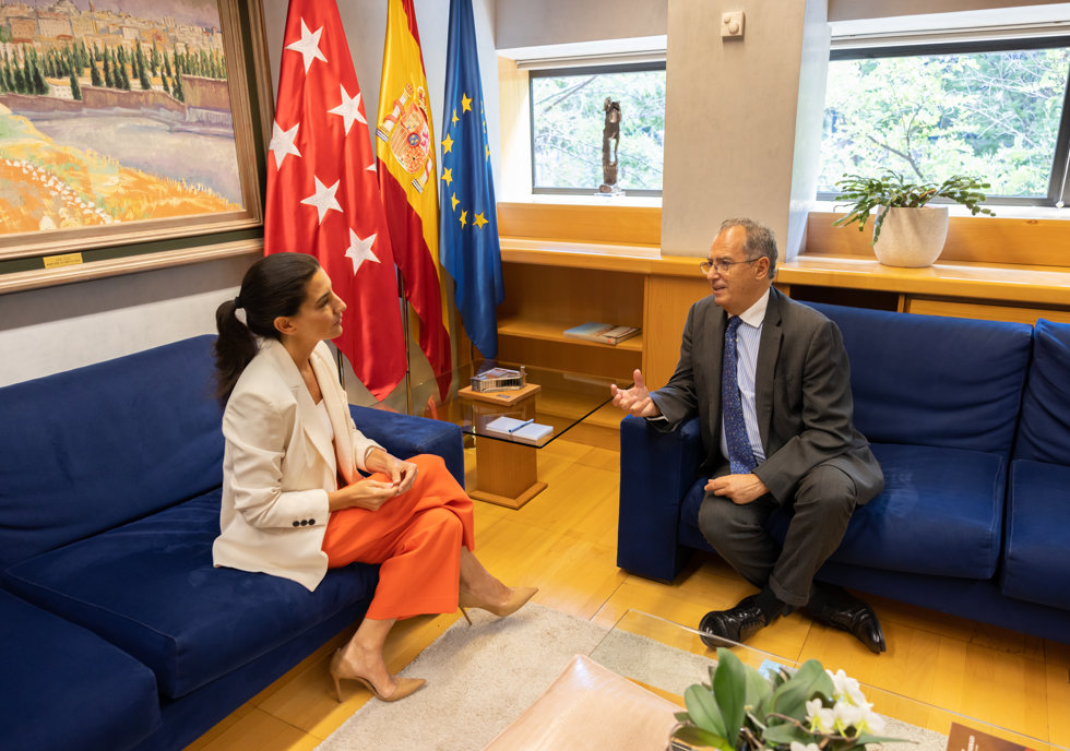 Rocío Monasterio con Enrique Ossorio, presidente de la Asamblea de Madrid