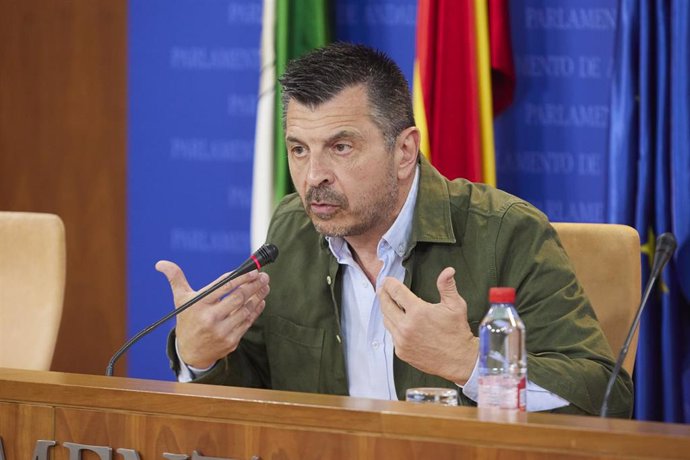 El portavoz del Grupo Parlamentario Popular, Toni Martín, durante la ronda de ruedas de prensa de portavoces de los grupos parlamentarios en el Parlamento de Andalucía, a 14 de junio de 2023 en Sevilla (Andalucía, España). Los portavoces de los grupos p