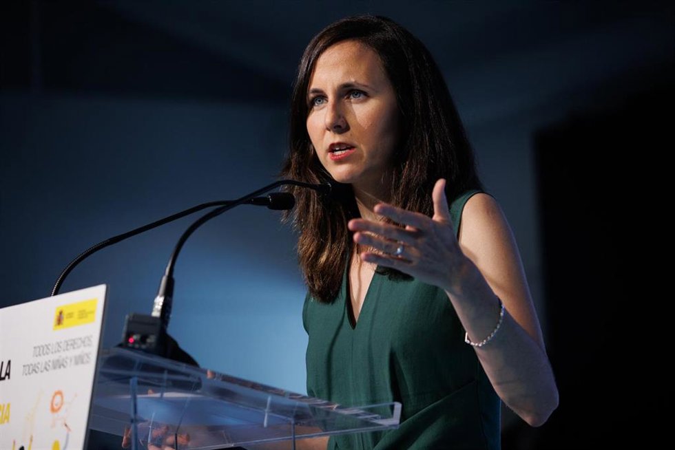 La ministra de Derechos Sociales y Agenda 2030, Ione Belarra, interviene durante la inauguración de la Estrategia Estatal de Infancia y Adolescencia, en el Espacio The Cube, a 14 de junio de 2023, en Madrid (España). 
