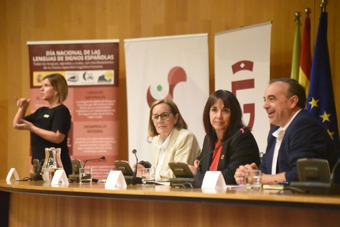 Diputación de Granada celebra el Día Nacional de la Lengua de Signos Españolas
