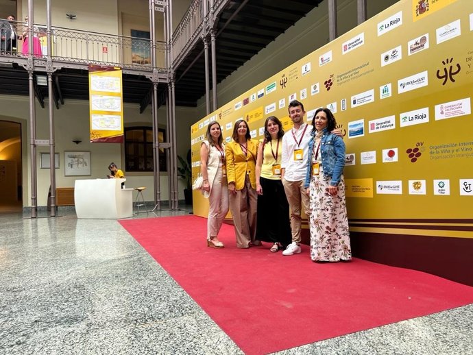 Eva López-Rituerto, Vanesa Rodríguez, Pedro Puras, Carlos Hernando-Loza y Elena Meléndez son los autores de los trabajos presentados en relación a la aplicación de la resonancia magnética nuclear en el congreso de la OIV