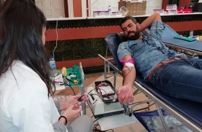 Archivo - Donación de sangre en Huelva.