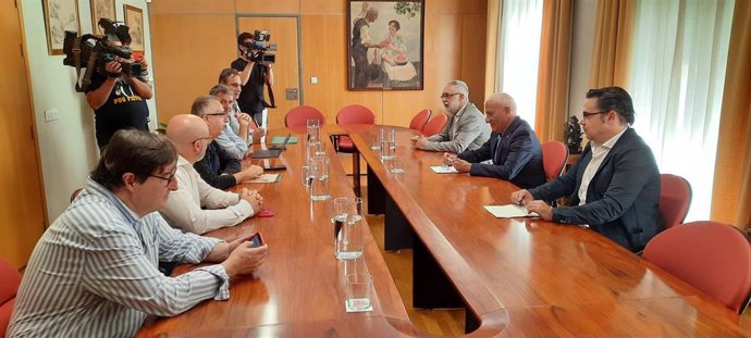 Representantes de la cereza del Jerte y organizaciones agrarias se reúnen con el delegado del Gobierno en Extremadura