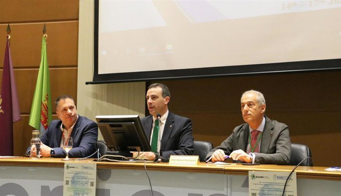 Acto de inauguración de las jornadas en torno a la Inteligencia Artificial en la Universidad de León.