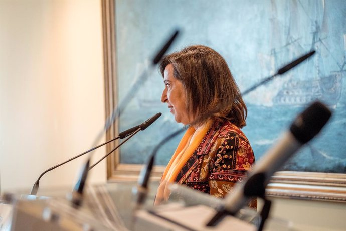 La ministra de Defensa, Margarita Robles, interviene durante la toma de posesión del nuevo director del Centro de Sistemas y Tecnologías de la Información y las Comunicaciones (CESTIC), en la sede del Ministerio de Defensa, a 5 de junio de 2023, en Madr