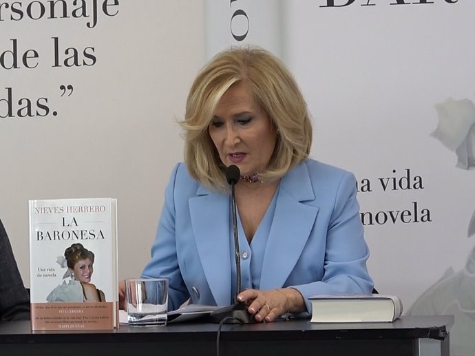 NIEVES HERRERO EN LA PRESENTACIÓN DEL LIBRO DE 'LA BARONESA'