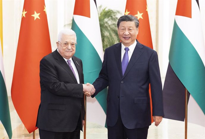 El presidente chino, Xi Jinping, y el presidente de la Autoridad Palestina