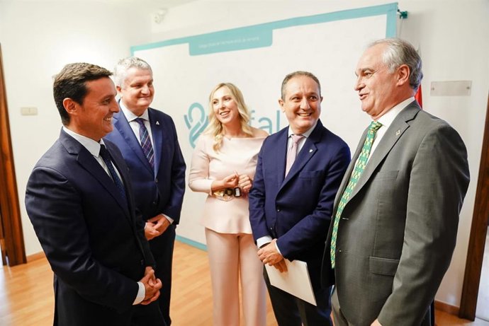 Gema Martínez Soler toma posesión junto al presidente de Diputación, Javier Aureliano García