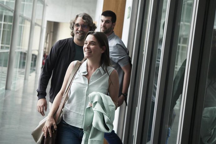 La candidata de Contigo Navarra, Begoña Alfaro, a su llegada a su reunión con la secretaria general del PSN y candidata a la Presidencia del Gobierno foral, María Chivite, en el Parlamento de Navarra, a 14 de junio de 2023, en Pamplona, Navarra (España)