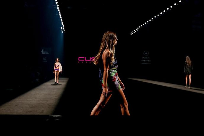 Archivo - Desfile de la colección de Custo Barcelona en el tercer día de la pasarela de la 74 edición de la Mercedes-Benz Fashion Week Madrid.