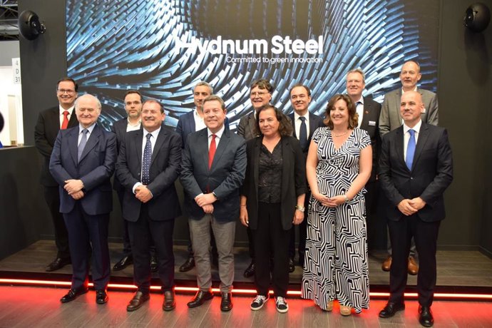 El presidente de Castilla-La Mancha, Emiliano García-Page, presenta Hydnum Steel en Düsseldorf