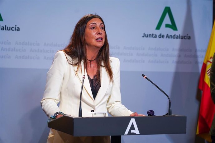 Archivo - La consejera de Inclusión Social, Juventud, Familias e Igualdad, Loles López, , interviene en la rueda de prensa posterior al Consejo de Gobierno de la Junta de Andalucía, a 07 de marzode 2023, en Sevilla (Andalucía, España).