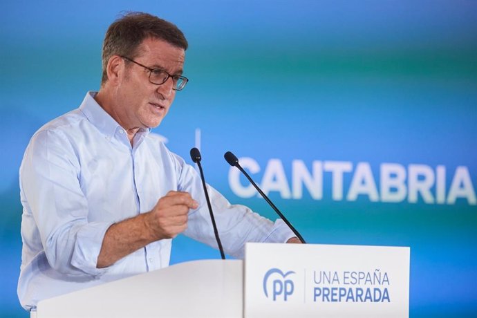 El presidente nacional del PP, Alberto Núñez Feijóo, en la Junta Directiva Regional del PP de Cantabria