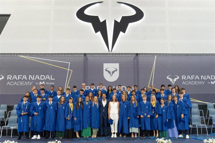 Iga Swiatek y Rafa Nadal presiden la graduación de la Rafa Nadal Academy by Movistar