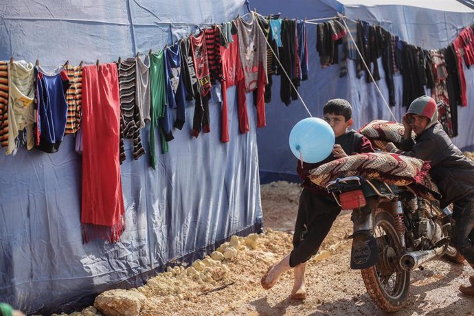 Archivo - Menores sirios en un campamento de refugiados en Maarrat Misrin (Siria)