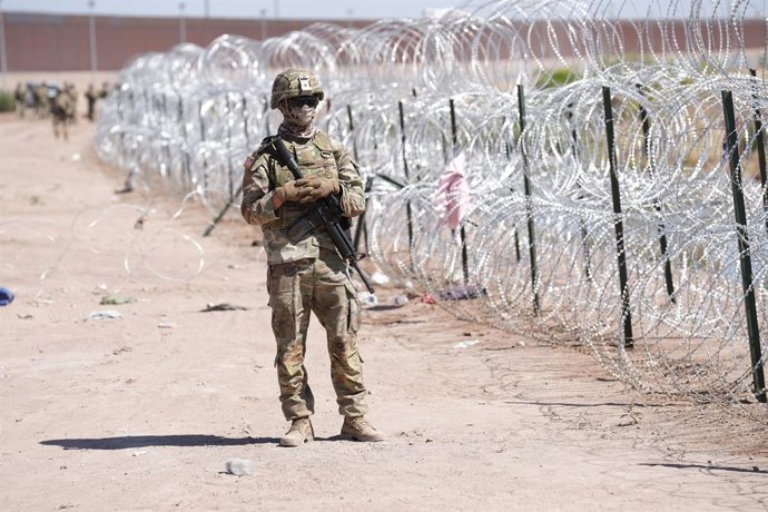 Archivo - Soldados estadounidenses cerca de la frontera con México
