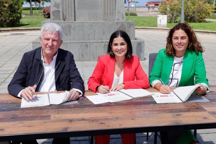 Acuerdo de gobierno de PSOE-NC-USP en Las Palmas de Gran Canaria con Carolina Darias en el centro