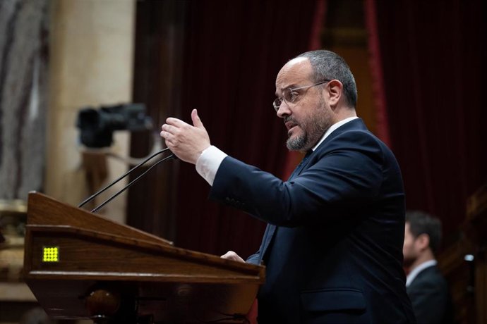 El líder del PP en Catalunya, Alejandro Fernández, interviene el el Parlament.