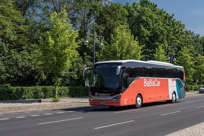 Archivo - Autobús de BlaBlaCar