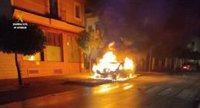 Detenidos en Casariche (Sevilla) una mujer y un joven por incendiar el coche del ex de ella por rencor