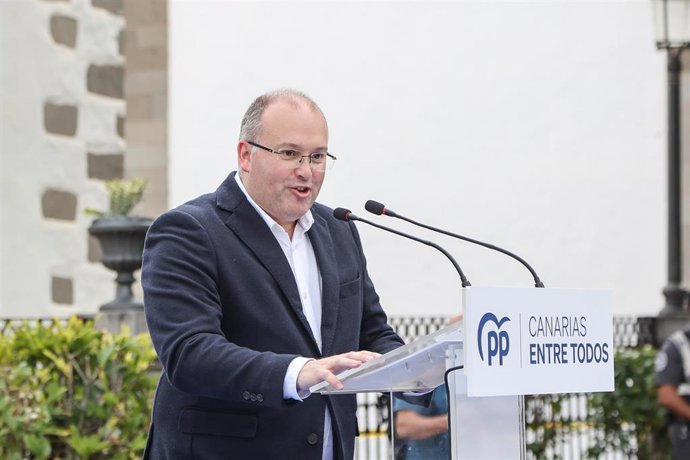 Archivo - El vicesecretario nacional de Organización del PP, Miguel Tellado, interviene durante el acto de presentación de su candidatura a la Alcaldía de Telde, en plaza de San Juan, a 11 de febrero de 2023, en Telde, Gran Canaria, Las Palmas, Canarias