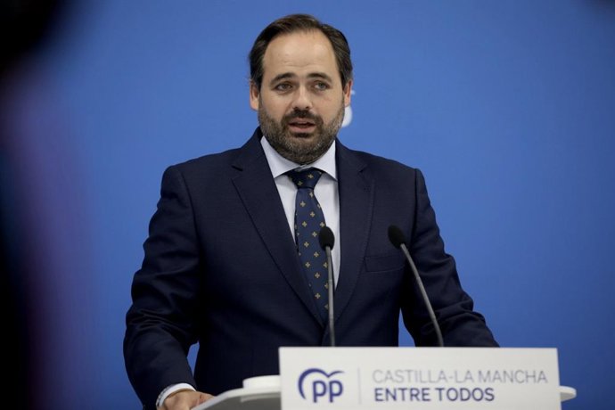 El presidente del PP en C-LM, Paco Núñez, en una rueda de prensa