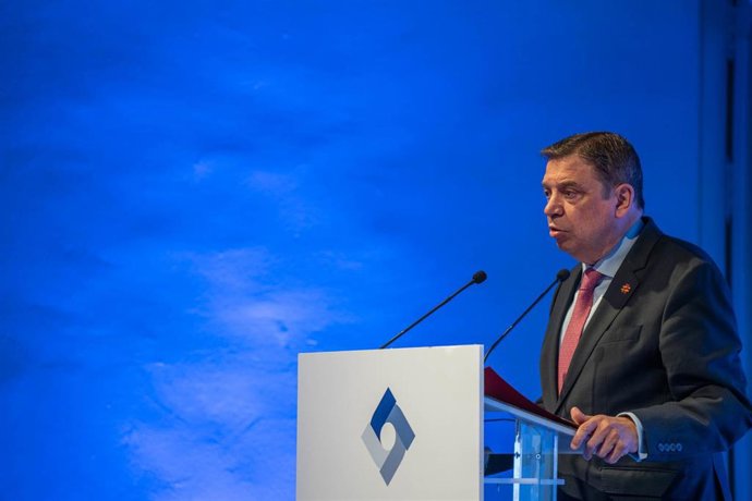 El ministro de Agricultura, Pesca y Alimentación, Luis Planas, interviene durante la inauguración del Food & Drink Summit 2023, en la Real Fábrica de Tapices, 