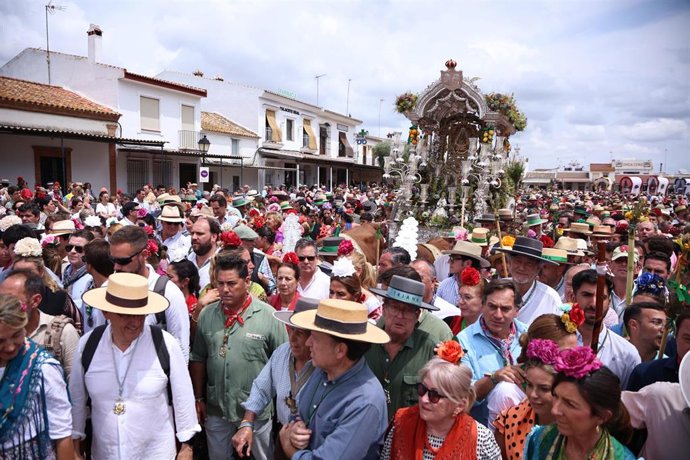 La Hermandad del Rocío de Triana llega a la presentación a la Ermita de la Blanca Paloma. A 27 de mayo de 2023 en Huelva (Andalucía, España) . (Foto de archivo)