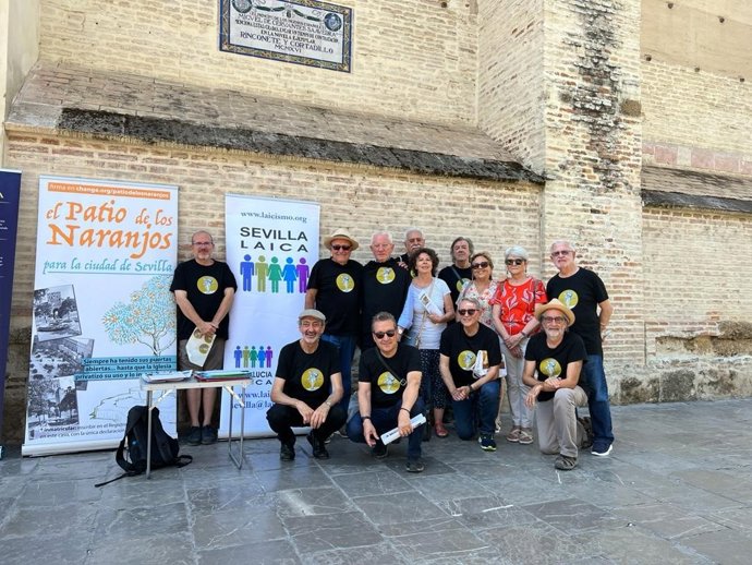 Nueva recogida de firmas en demanda de que el Patio de los Naranjos sea de pleno acceso público