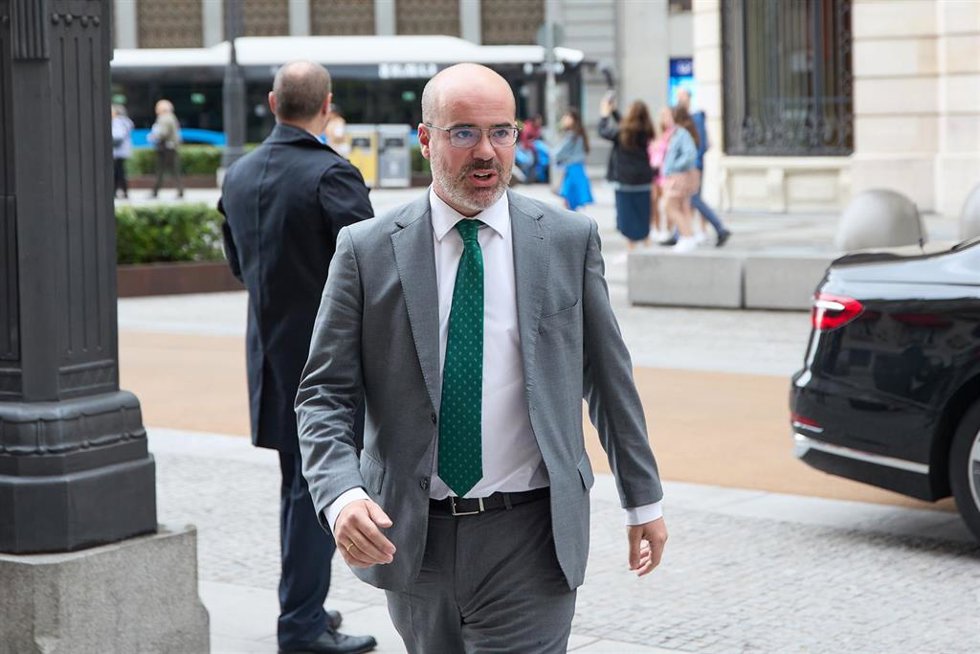 El delegado del Gobierno en la Comunidad de Madrid, Francisco Martín, a su llegada al acto de entrega del Premio Gumersindo de Azcárate, en el Casino de Madrid, a 7  de junio de 2023, en Madrid (España).