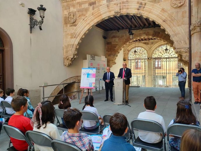 Entrega de los premios del XXI Concurso de Dibujo 'Venancio Blanco' en Salamanca.