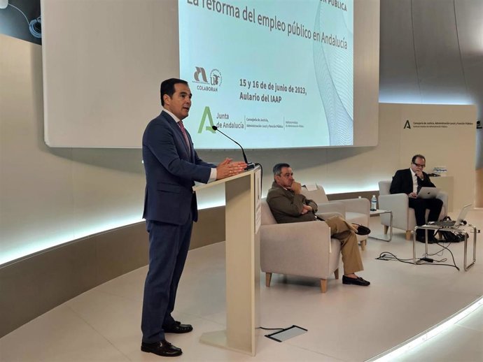 El consejero de Justicia, Administración Local y Función Pública, José Antonio Nieto, en el I Foro de Empleo Público.