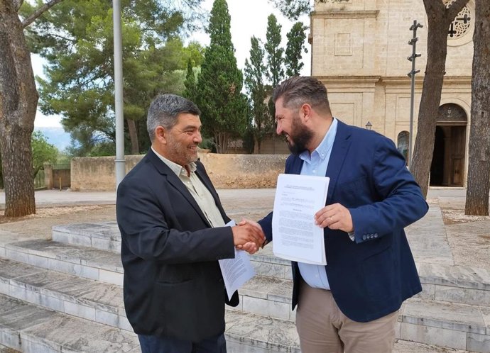 Bestard y Llompart, tras suscribir el acuerdo de gobernabilidad en Marratxí.