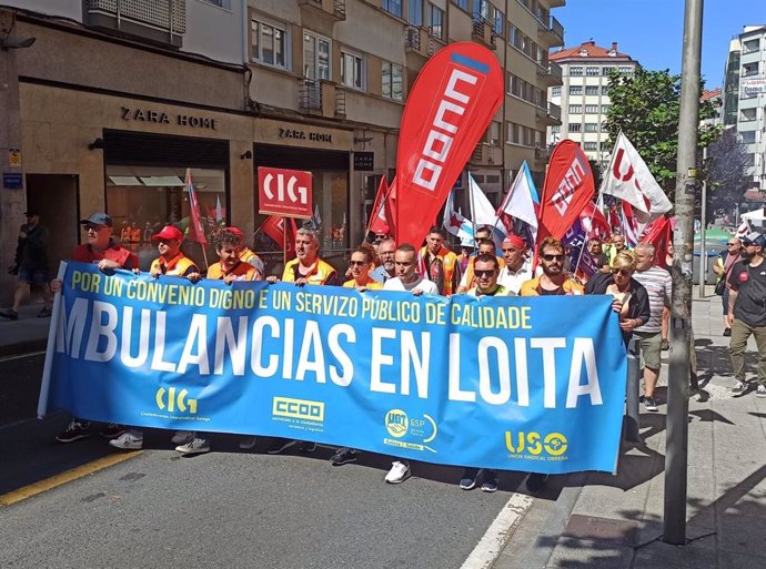 Protesta de trabajadores del sector de ambulancias, en Santiago