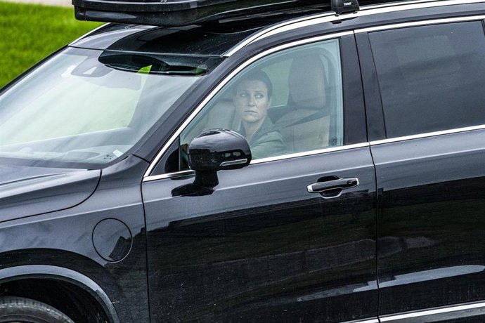 Archivo - La princesa Marta Luisa de Noruega conduce un vehículo