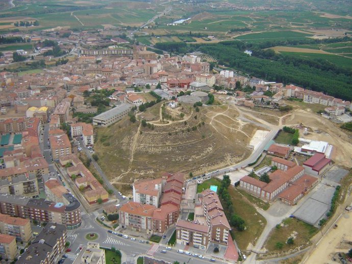 Archivo - Pueblo de La Rioja desde el aire (Haro)