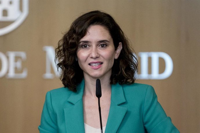 La presidenta en funciones de la Comunidad de Madrid y del Grupo Parlamentario Popular (GPP) en la Asamblea de Madrid, Isabel Díaz Ayuso comparece ante los medios de comunicación al finalizar una reunión en la Asamblea de Madrid, a 15 de junio de 2023