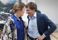 Almeida alaba a Rivera de la Cruz, "grandísimo fichaje", y niega que su inclusión en lista al Congreso altere sus planes