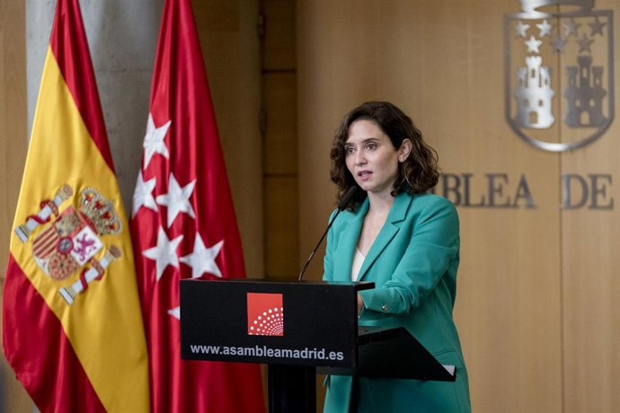 La presidenta en funciones de la Comunidad de Madrid y del Grupo Parlamentario Popular (GPP) en la Asamblea de Madrid, Isabel Díaz Ayuso comparece ante los medios de comunicación al finalizar una reunión en la Asamblea de Madrid, a 15 de junio de 2023