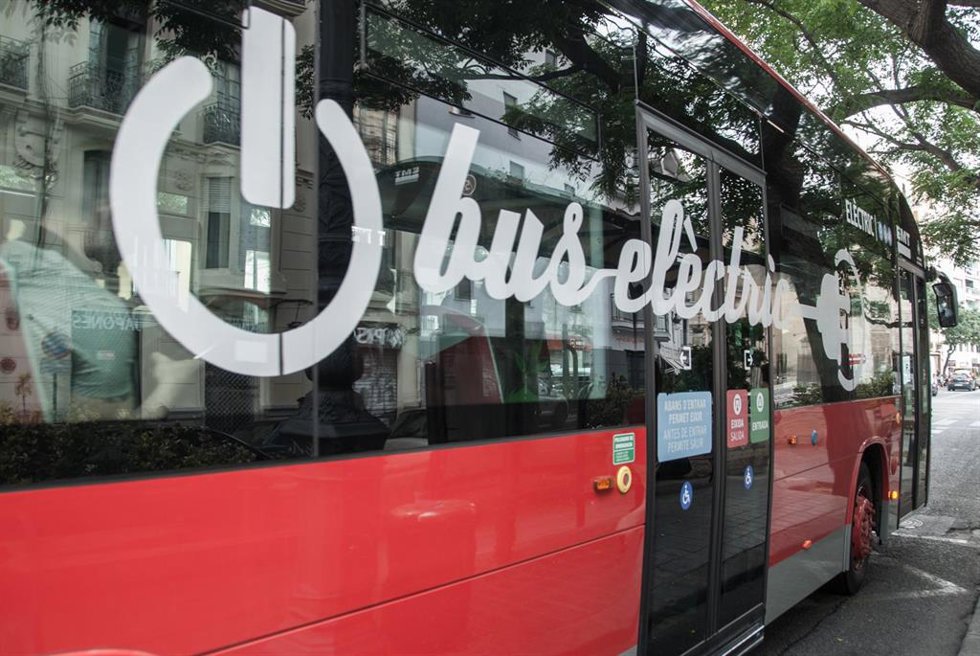 Archivo - Bus eléctrico