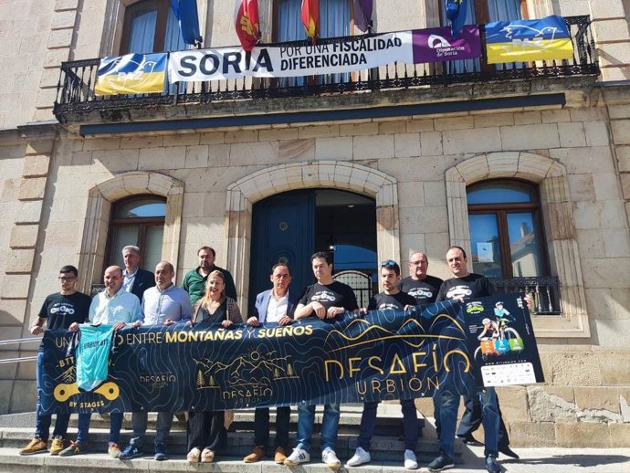 Alcaldes de la comarca e instituciones presentan la BTT Urbión.