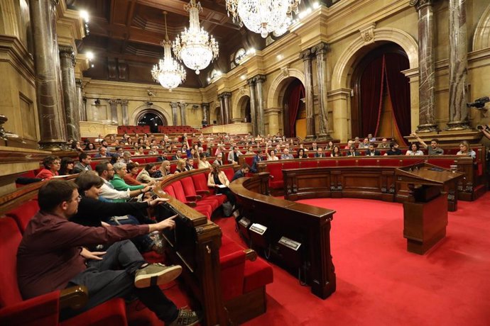 Plano general del pleno del Parlament durante una votación