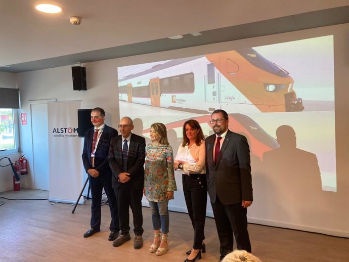 (I-D) El Director Del Proyecto De Renfe Gran Capacidad De Alstom, Miguel Ángel Martín; El Presidente De Alstom España, Leopoldo Maestu; La Ministra Raquel Sánchez; Directora De La Planta, Cristina Anderiz, Y El Presidente De Renfe, Raül Blanco.