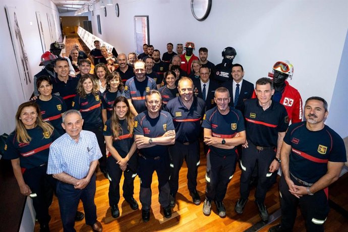 La exposición "Hilos de vida" recorre los 40 años de asistencia médica del Cuerpo de Bomberos