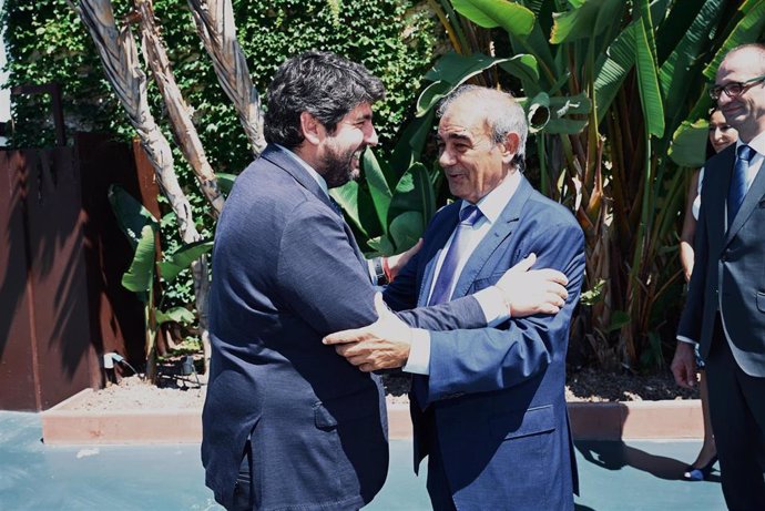 López Miras y Pedreño se saludan en la XXXIV Asamblea General Ordinaria de Ucomur