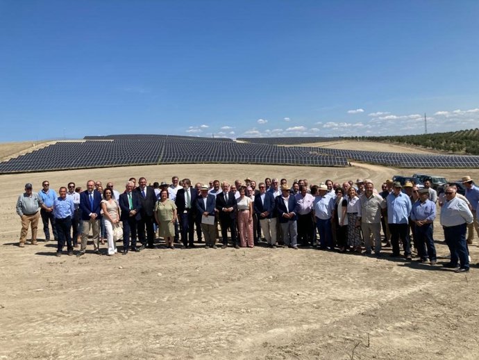 Acto de puesta en funcionamiento de la planta fotovoltaica.