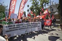 Más de 1.500 personas exigen en Sevilla mejoras laborales para el personal de universidades y financiación "de calidad"