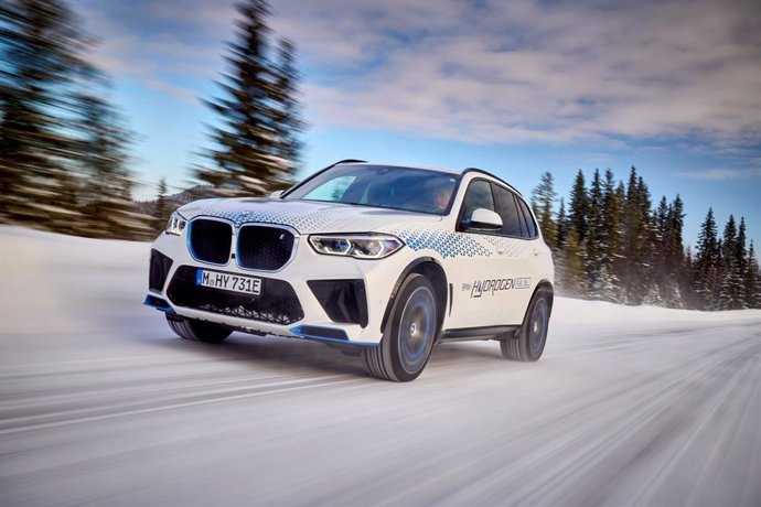 BMW iX5 Hydrogen fuel cell vehicle, with Garrett Motions advanced fuel cell compressor. (Photo credit BMW)