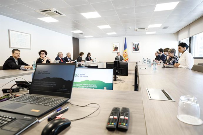 Reunió del cap de govern d'Andorra, Xavier Espot, amb els representants dels partits